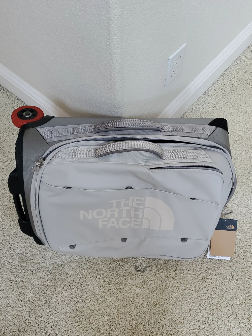 The North Face Rolling Thunder Men's 22inch/40L Luggage